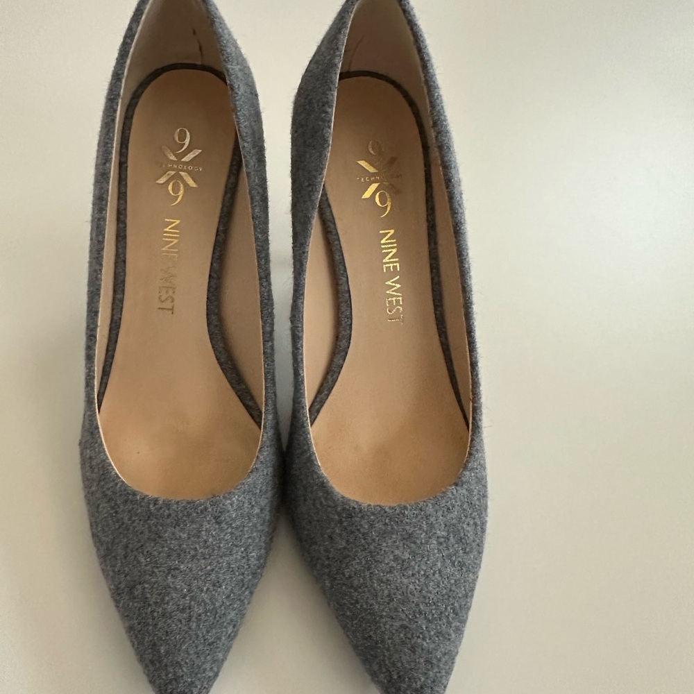 Nine West Charcoal Gray Flats